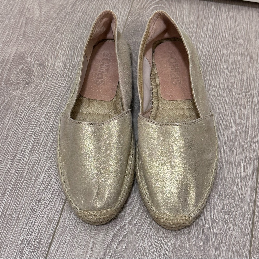 NWOT Soludos Women's Gold Espadrille Flats Size 37